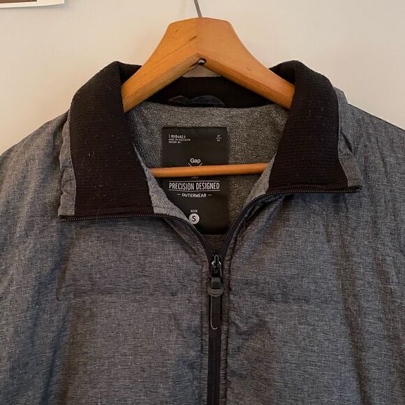 Gap Gray Winter Edition Puffer Jacket - Picture 3 of 11